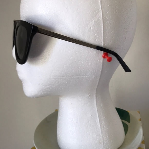 Sunglasses - Picture 2 of 5